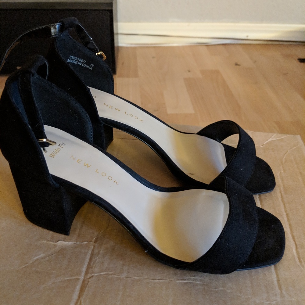 NWOT Wide Fit Low Block Heel Square Toe Sandal